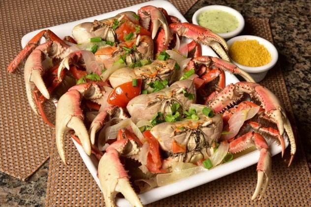 Caranguejos e frutos do mar no Mercado do Peixe